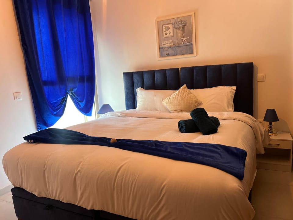 Magnifique Appart familiale, lumineux avec vue mer proche plage surf et bronzette securite 24h sur 24 Apartment in Agadir