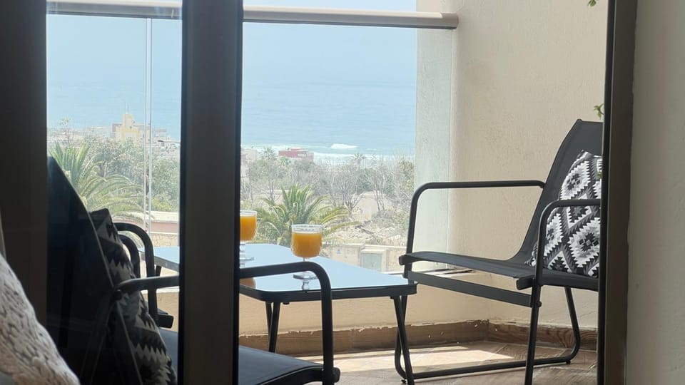 Magnifique Appart familiale, lumineux avec vue mer proche plage surf et bronzette securite 24h sur 24 Apartment in Agadir