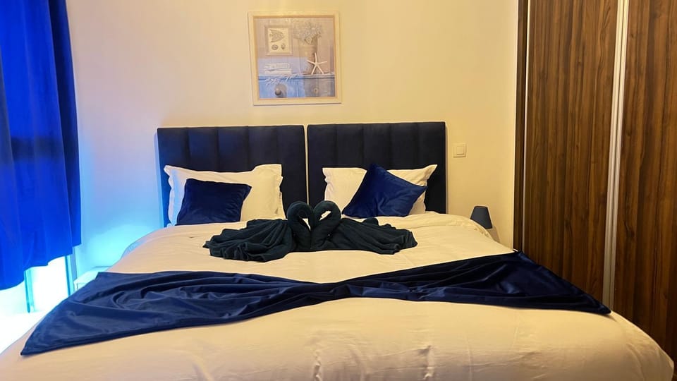Magnifique Appart familiale, lumineux avec vue mer proche plage surf et bronzette securite 24h sur 24 Apartment in Agadir