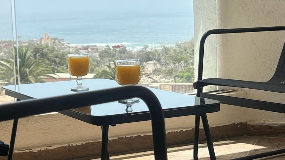 Magnifique Appart familiale, lumineux avec vue mer proche plage surf et bronzette securite 24h sur 24 Apartment in Agadir