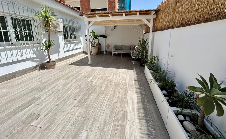Property building, Patio, Balcony/Terrace