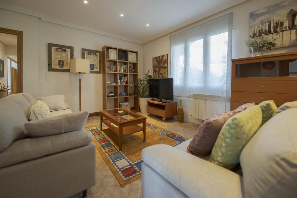 Casa Familiar Etxabe-Enea House in Basque Country