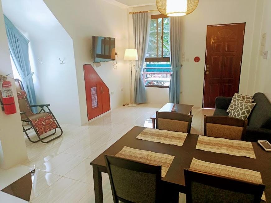 Alona Whitehouses Resort Apartment in Panglao