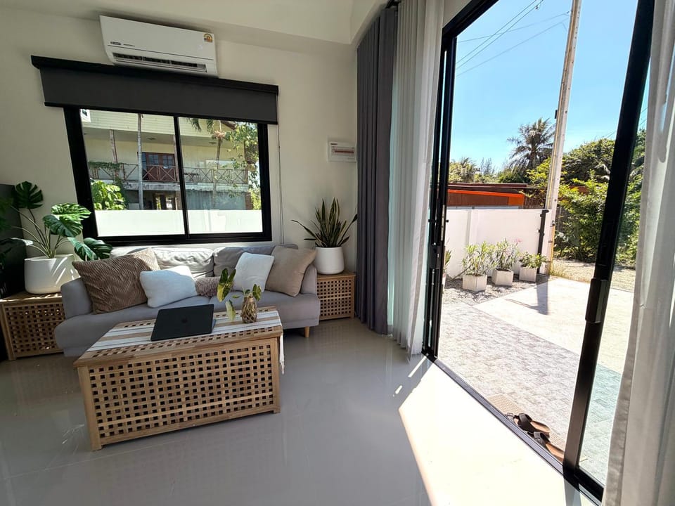 Patio, Living room