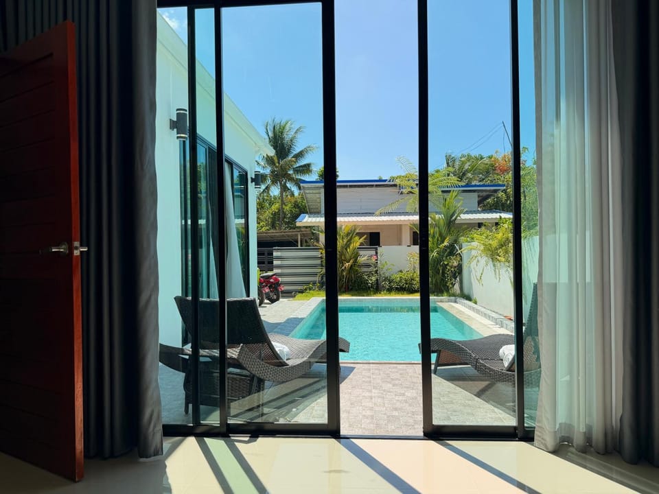 Bed, View (from property/room), View (from property/room), Bedroom, Pool view, Pool view