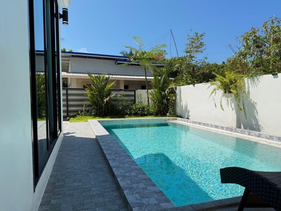 Property building, Patio, Garden, Garden view, Pool view, Swimming pool, sunbed
