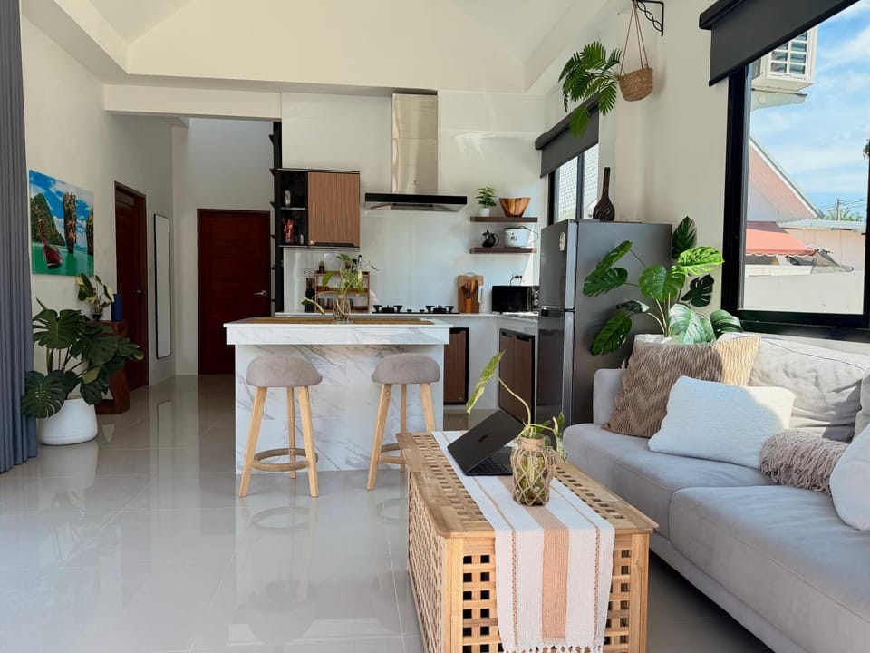 Living room, Dining area, kitchen