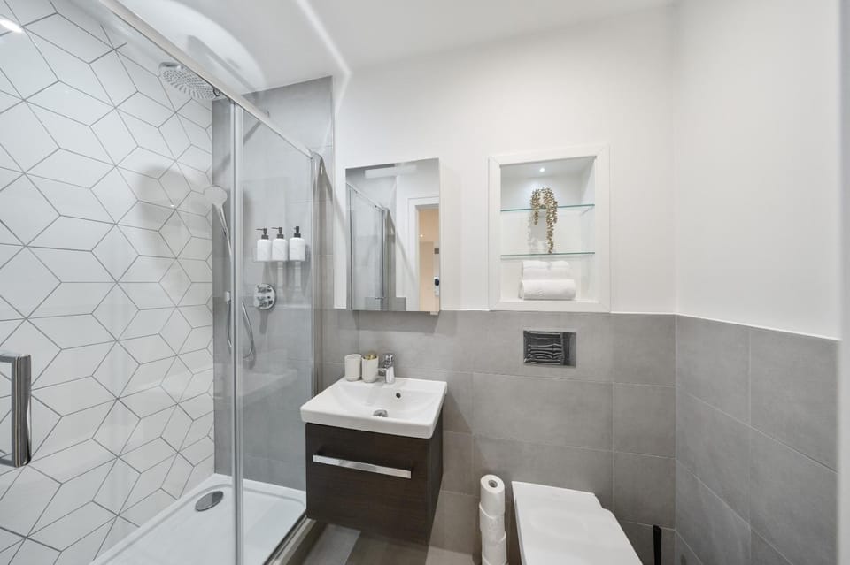 Shower, Toilet, Bathroom