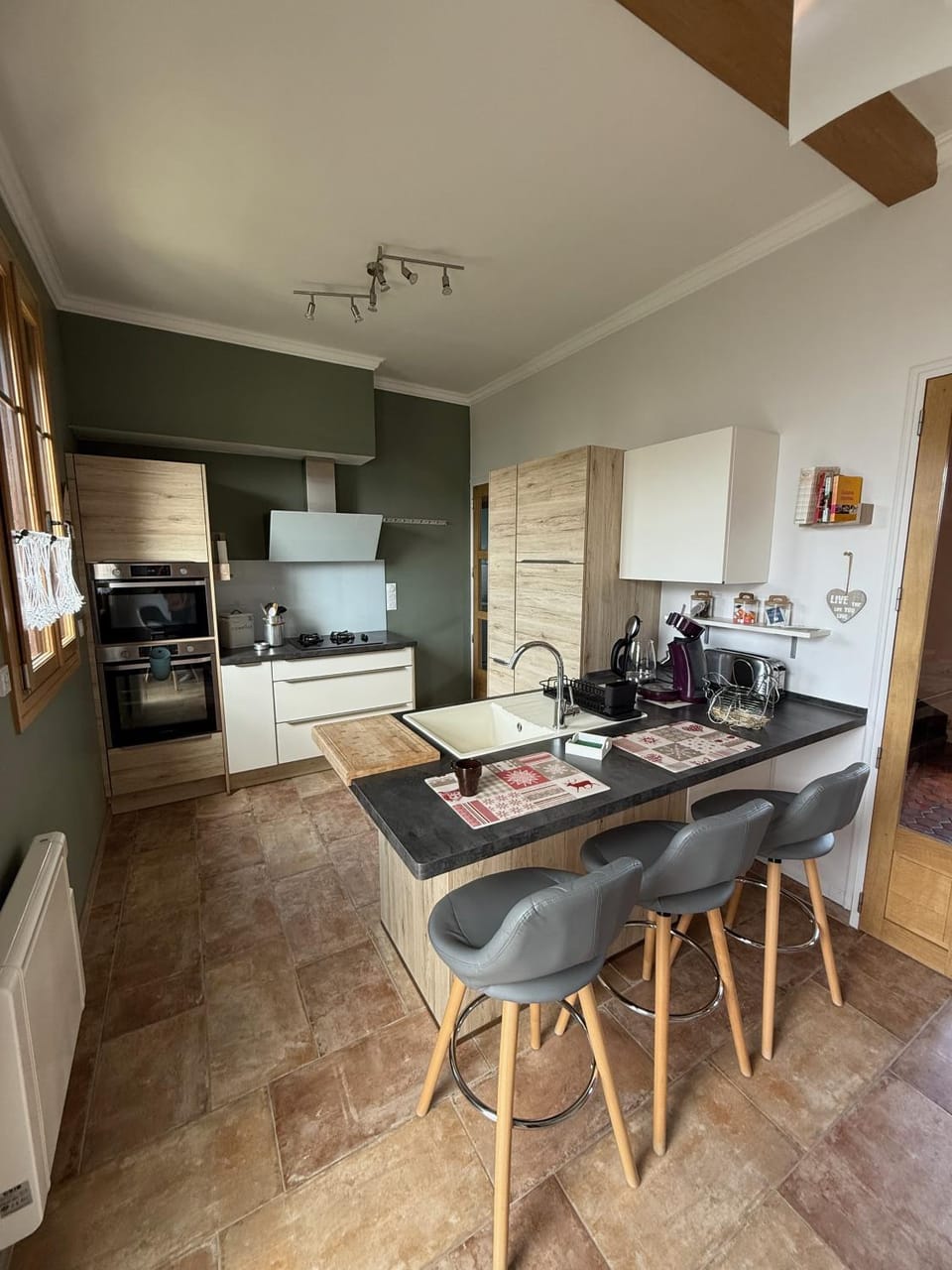 Lounge or bar, dishwasher, stove, kitchen