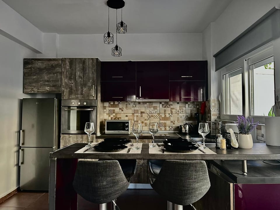 Kitchen or kitchenette, Seating area, Dining area