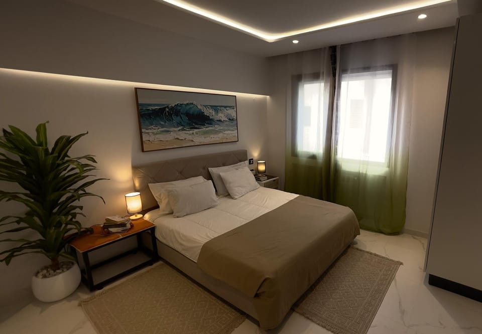 Bed, Night, Photo of the whole room, Bedroom