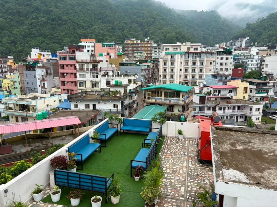 Property building, Balcony/Terrace, City view, Mountain view