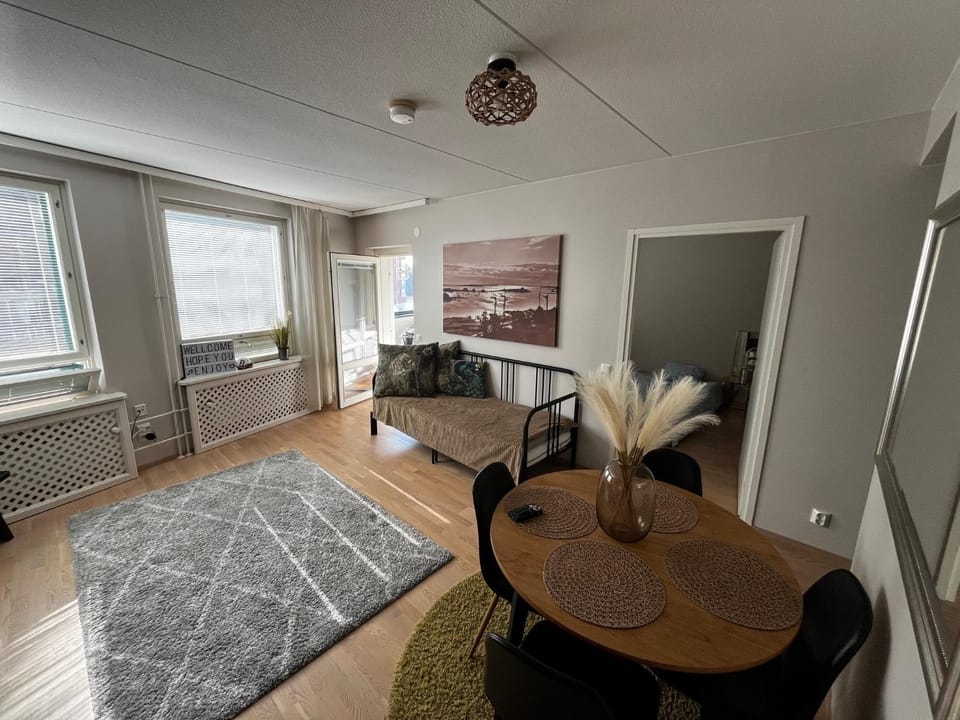 Bed, Photo of the whole room, Seating area, Dining area