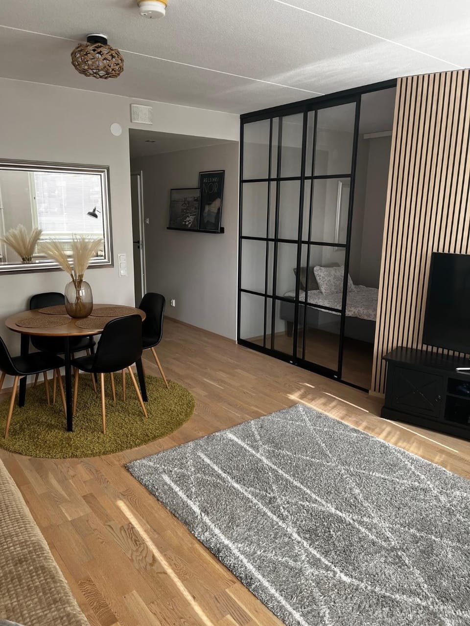 TV and multimedia, Living room, Seating area, Dining area