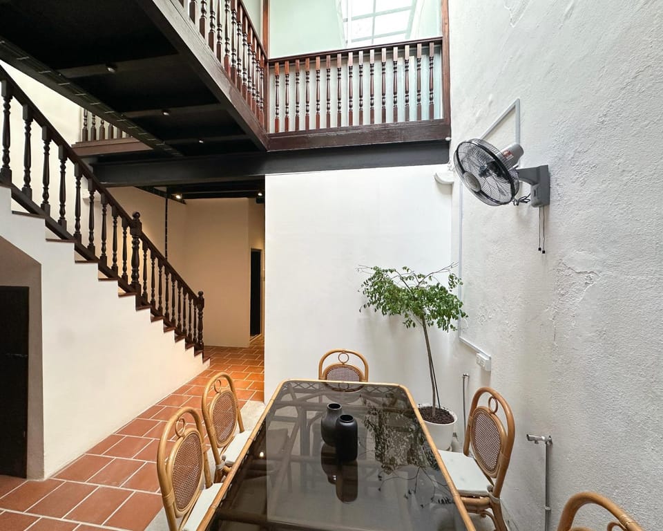 Seating area, Dining area