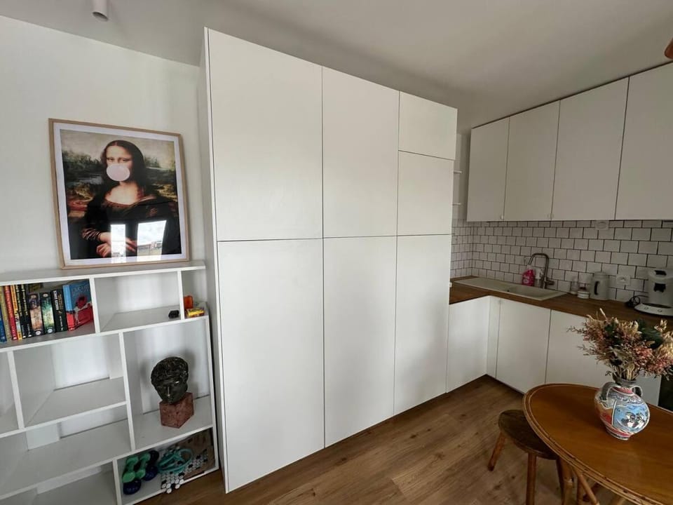 Kitchen or kitchenette, Dining area, wardrobe