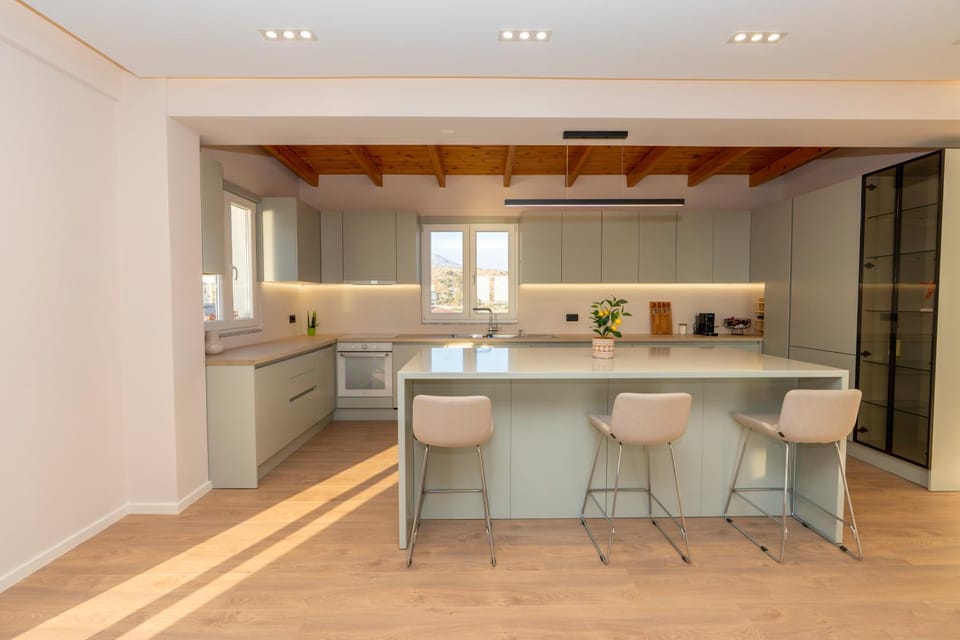 Coffee/tea facilities, View (from property/room), Kitchen or kitchenette, Dining area, Mountain view, dishwasher, minibar