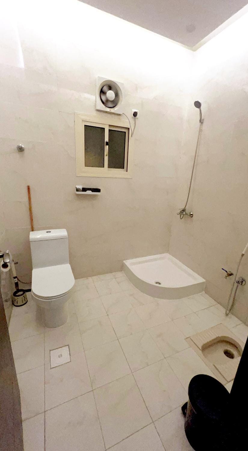 Shower, Toilet, Bathroom, bidet, towels