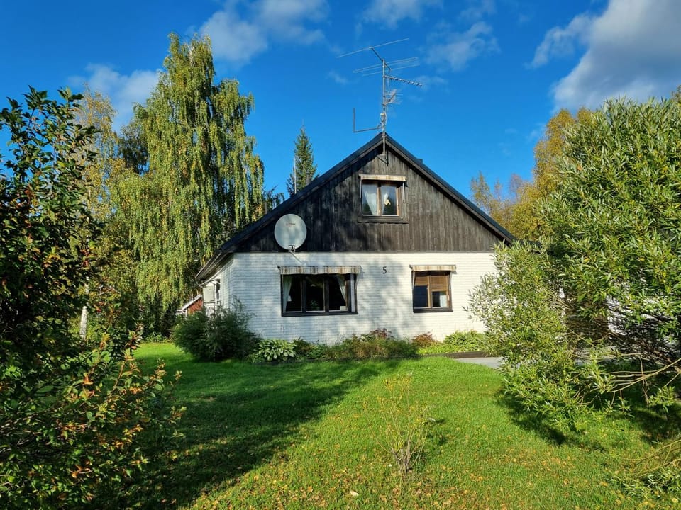 Property building, Spring, Day, Garden, Garden view