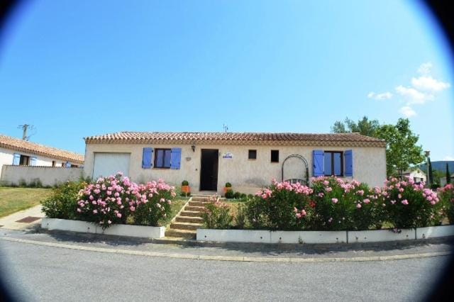 Villa Margaux, 8 Pers, Domaine De Ribiere House in Grospierres