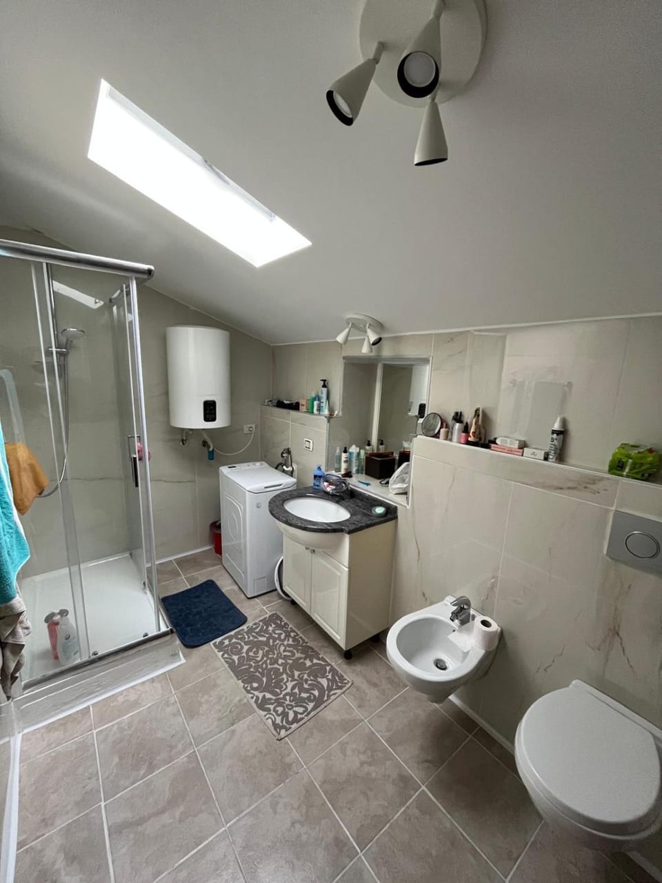Shower, Toilet, Bathroom, bidet, towels