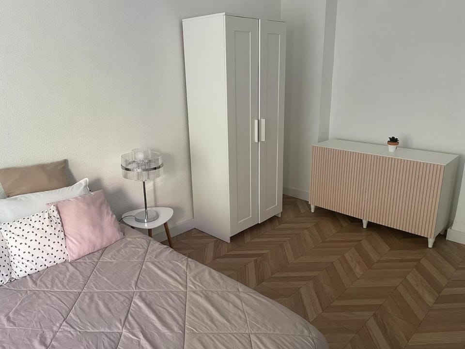 Bedroom, wardrobe