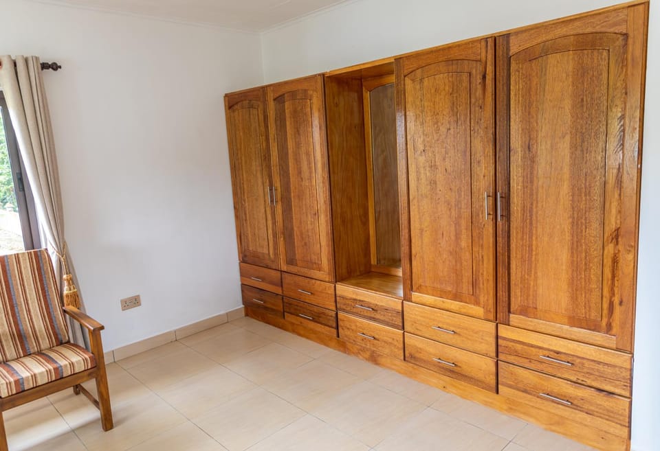 Bedroom, wardrobe, air conditioner