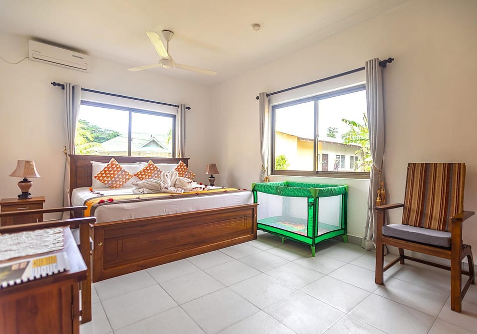 Bed, View (from property/room), Decorative detail, Bedroom, Garden view, cot, hair dryier, air conditioner