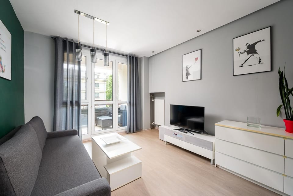 Communal lounge/ TV room, TV and multimedia, Living room, Seating area, Evening entertainment