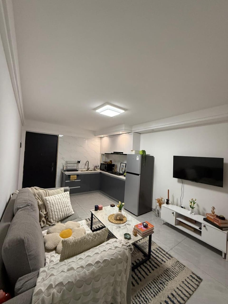 Communal lounge/ TV room, Kitchen or kitchenette, Living room