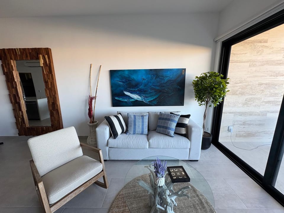 Communal lounge/ TV room, TV and multimedia, Living room, Seating area, Evening entertainment