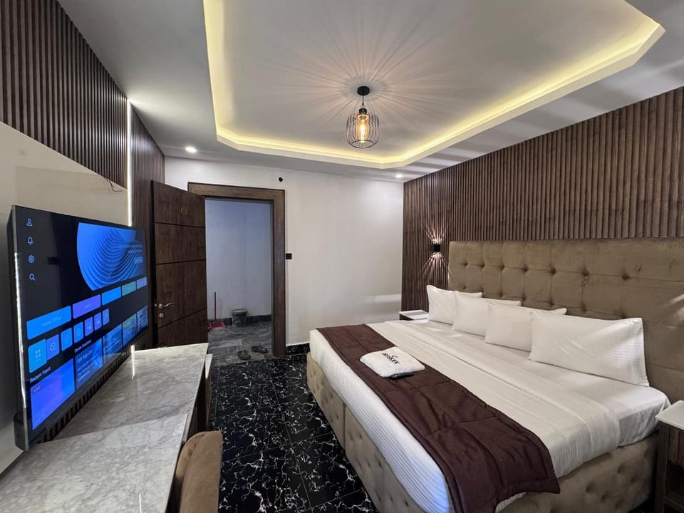 Bed, TV and multimedia, Photo of the whole room, Evening entertainment