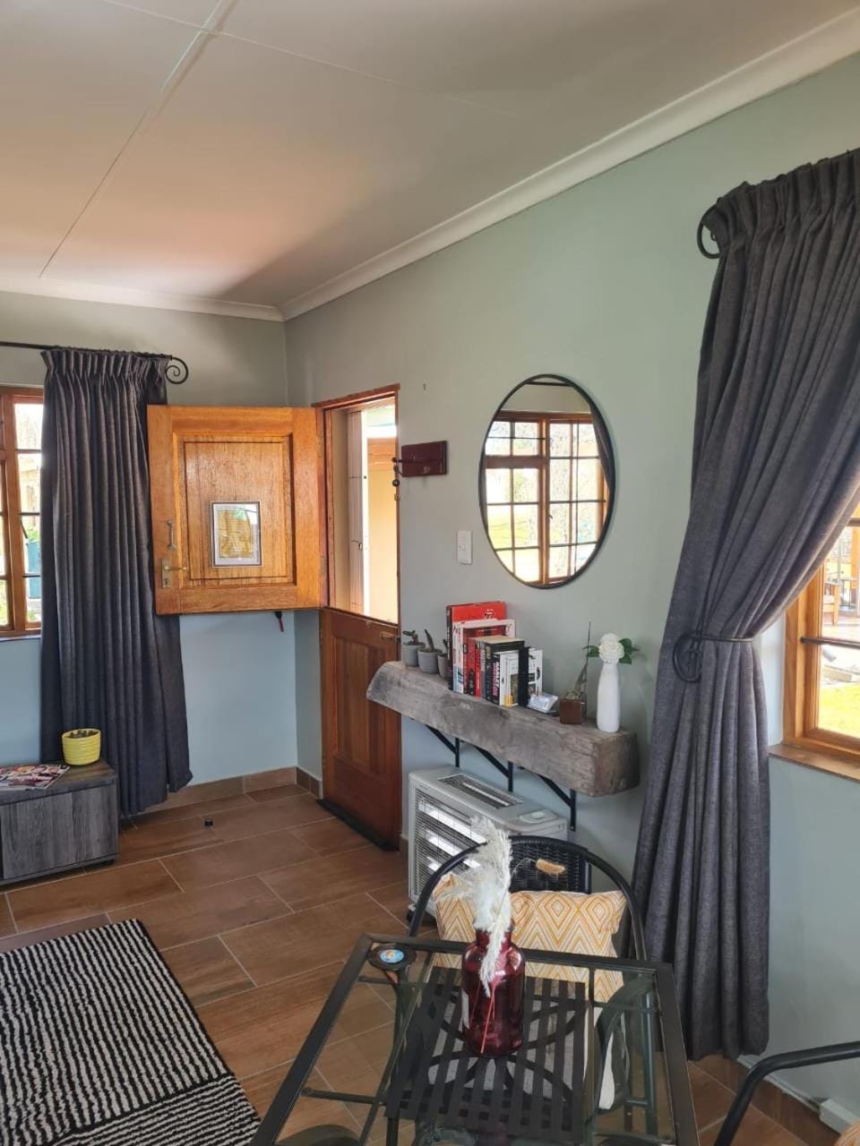 Seating area, Dining area