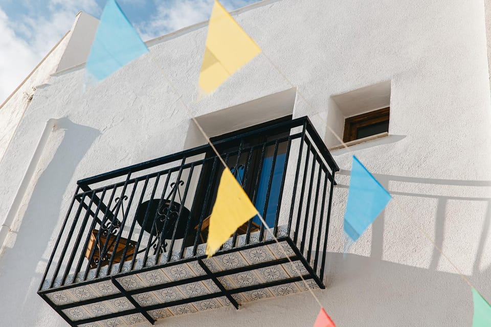 Property building, Day, Balcony/Terrace