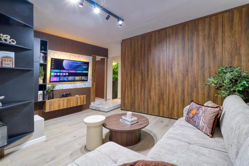 TV and multimedia, Living room, Seating area, Evening entertainment
