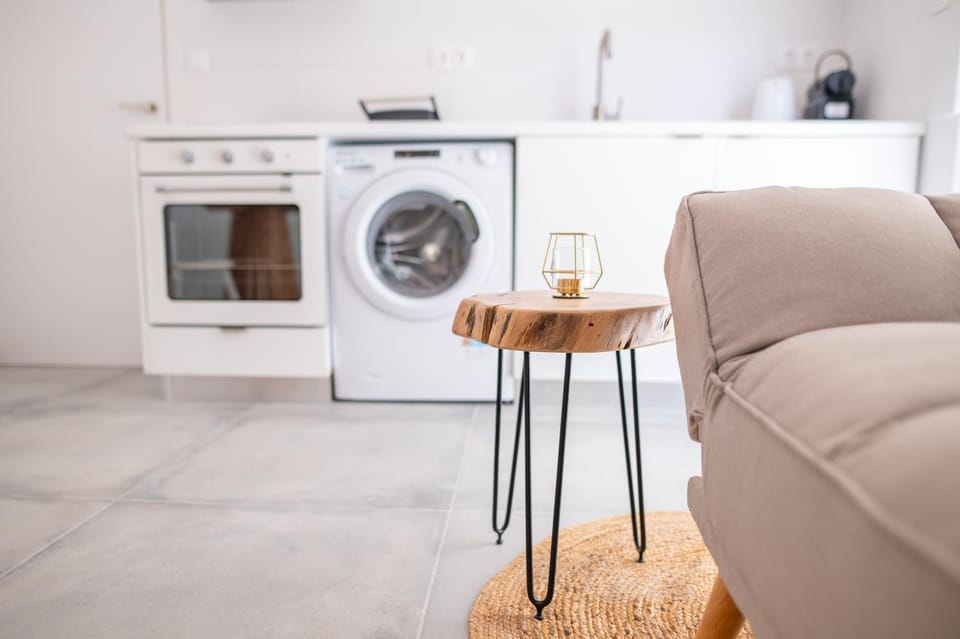 Kitchen or kitchenette, Seating area, washing machine