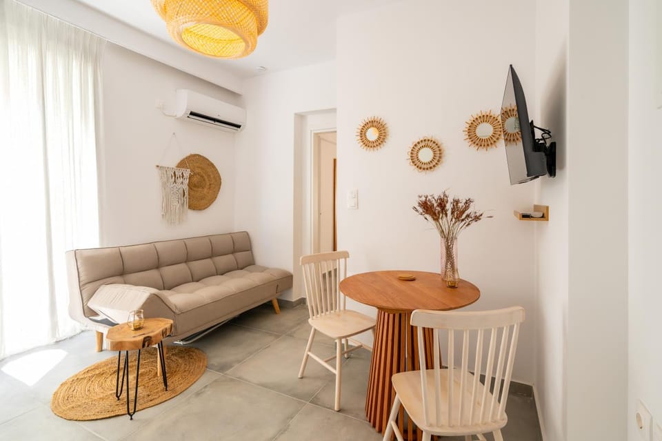 Living room, Seating area, Dining area, air conditioner