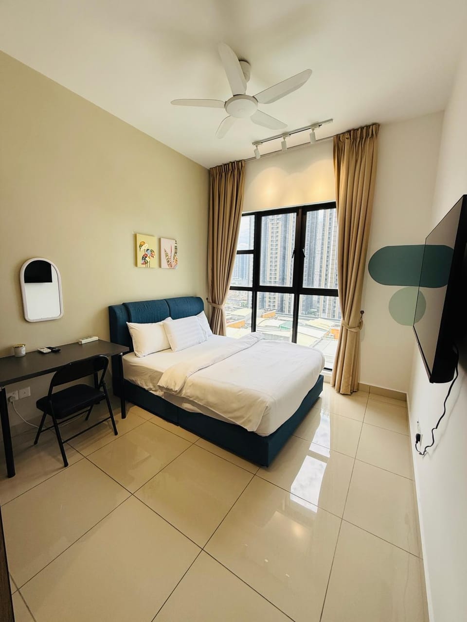 TV and multimedia, Photo of the whole room, Bedroom