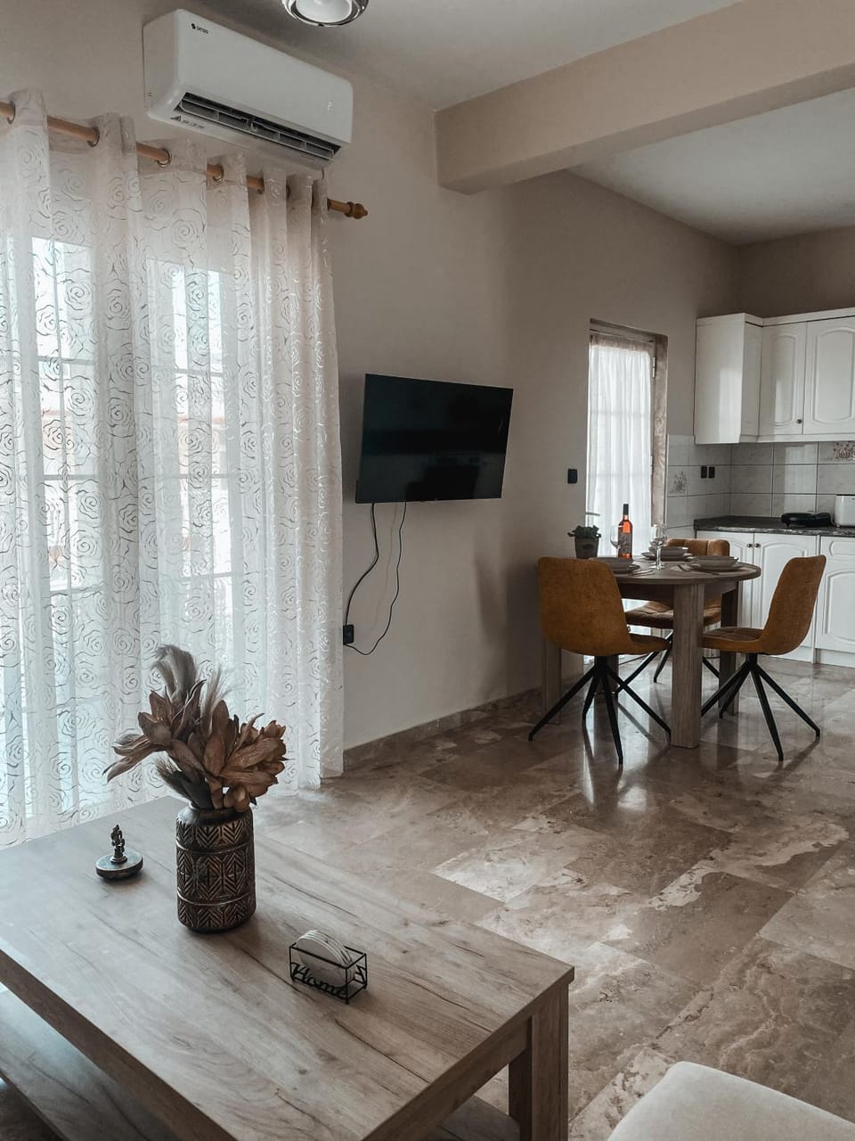 TV and multimedia, Kitchen or kitchenette, Dining area