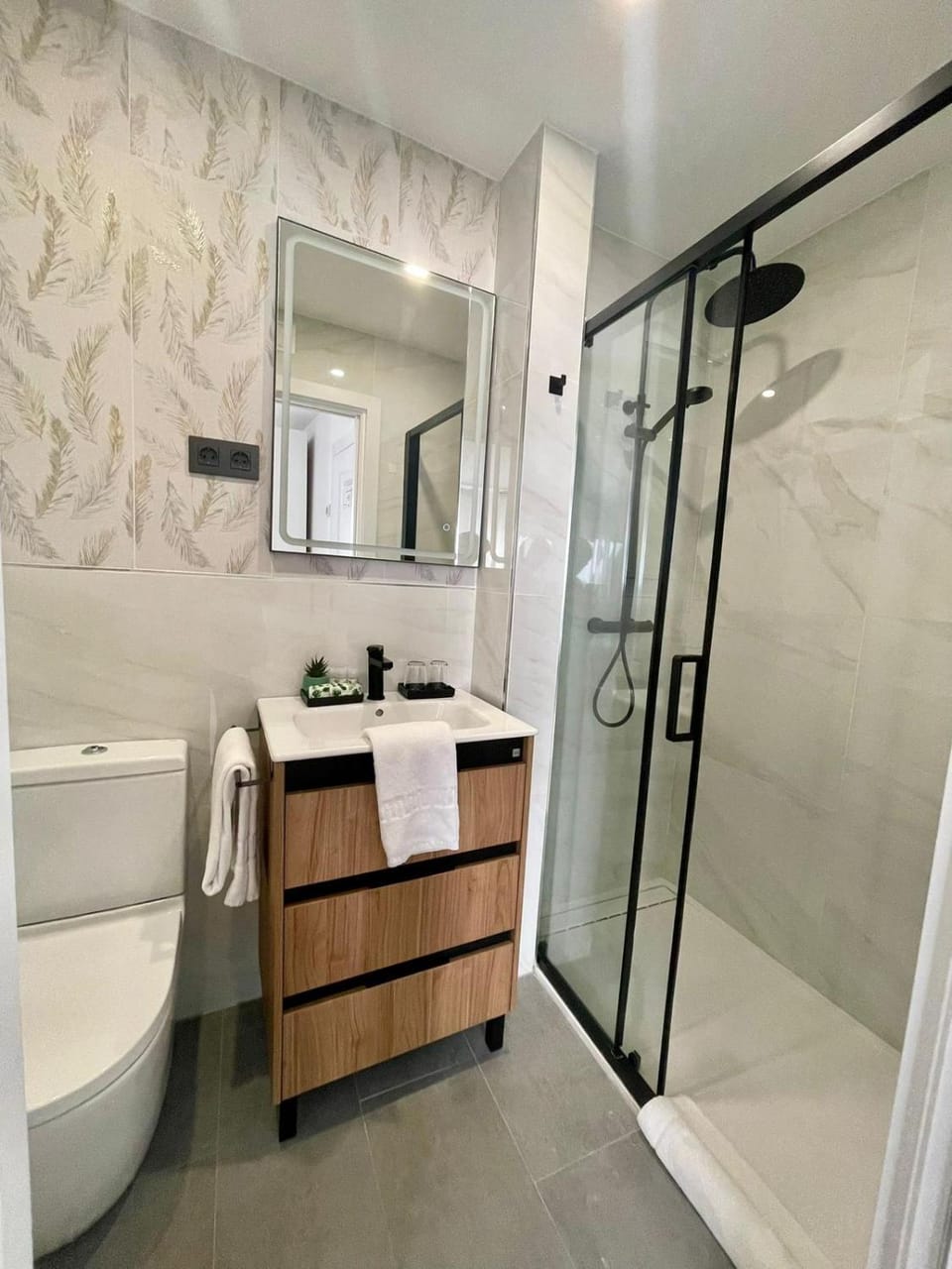 Shower, Bathroom, towels
