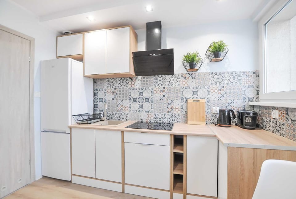 Kitchen or kitchenette, oven, stove