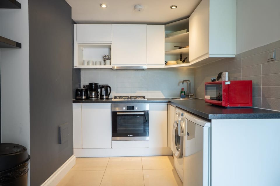 Kitchen or kitchenette, microwave, kitchen