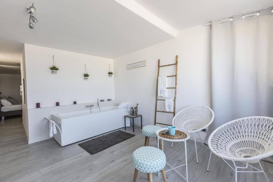 Three Room Apartment in Bari
