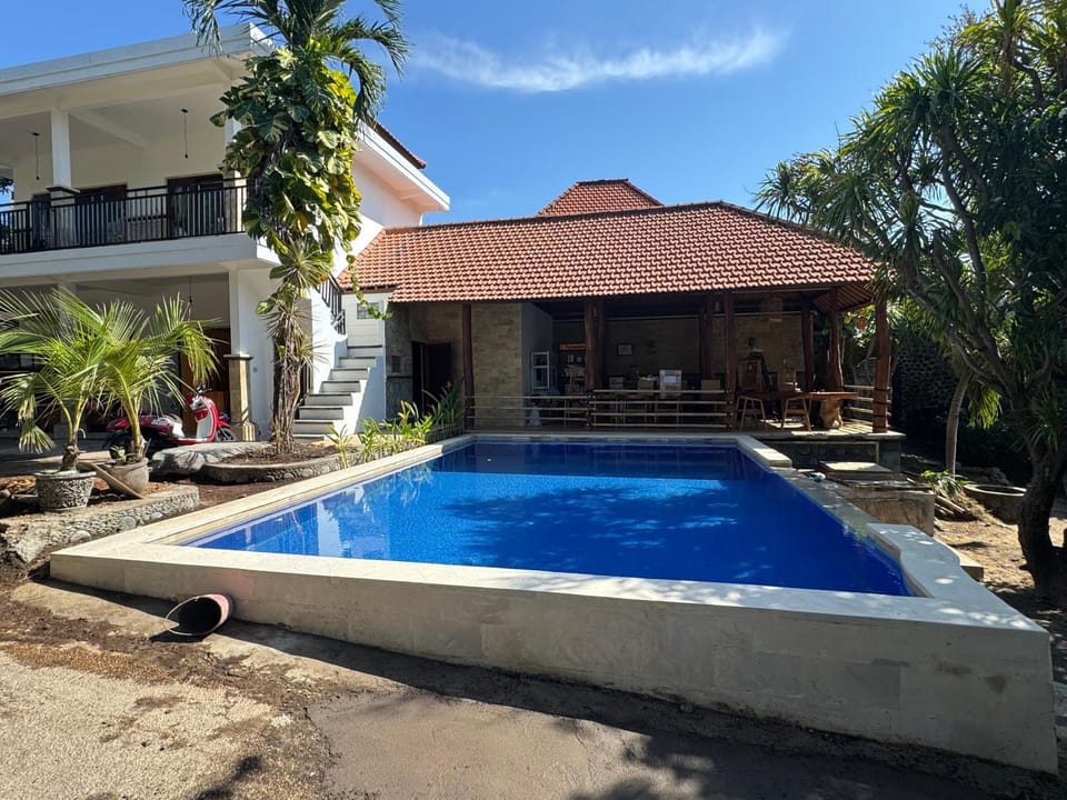 Property building, Day, Pool view, Swimming pool