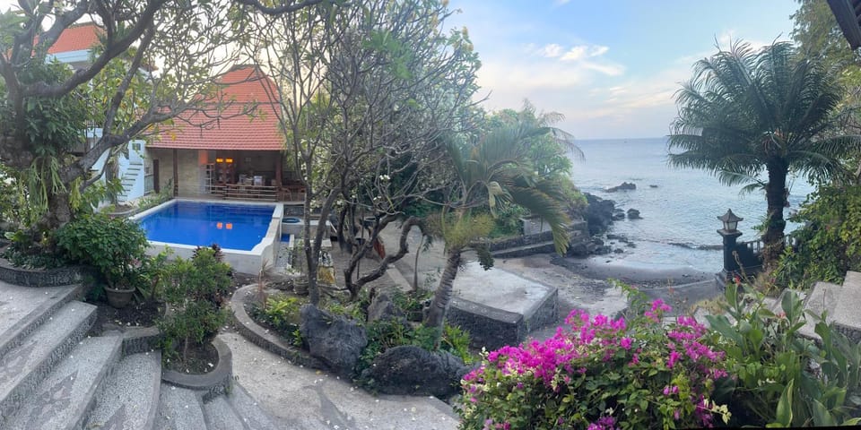 Property building, Natural landscape, Garden, Garden view, Pool view, Sea view, Swimming pool