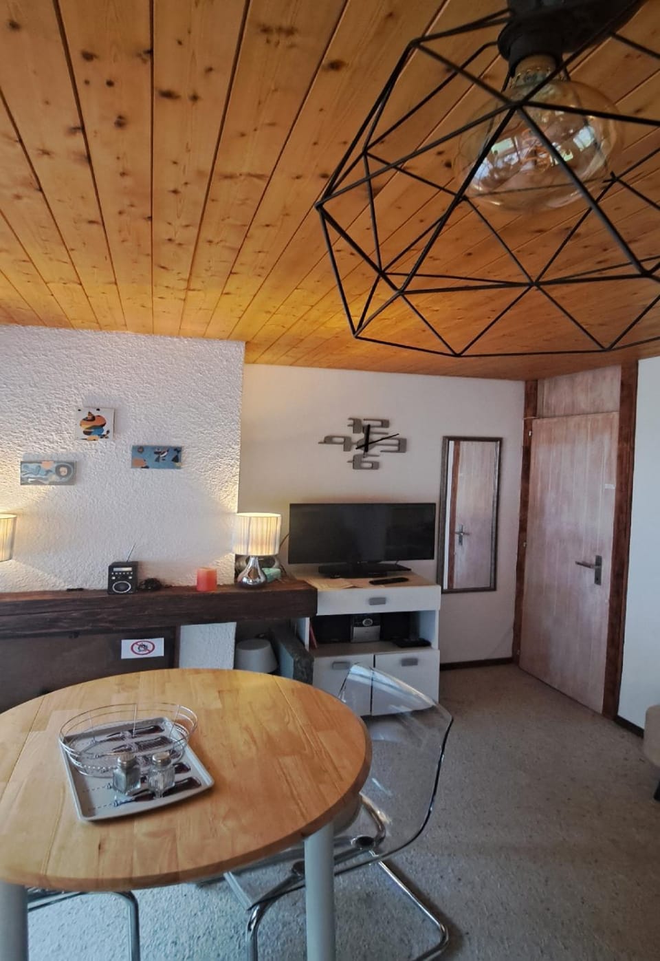 TV and multimedia, Dining area