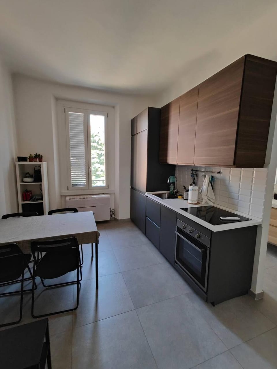 Kitchen or kitchenette, Dining area, minibar, stove