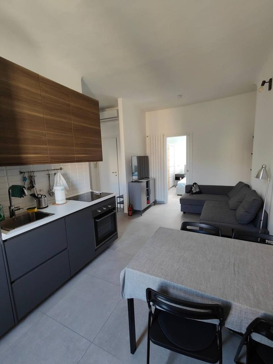Kitchen or kitchenette, Living room, Seating area, Dining area, stove