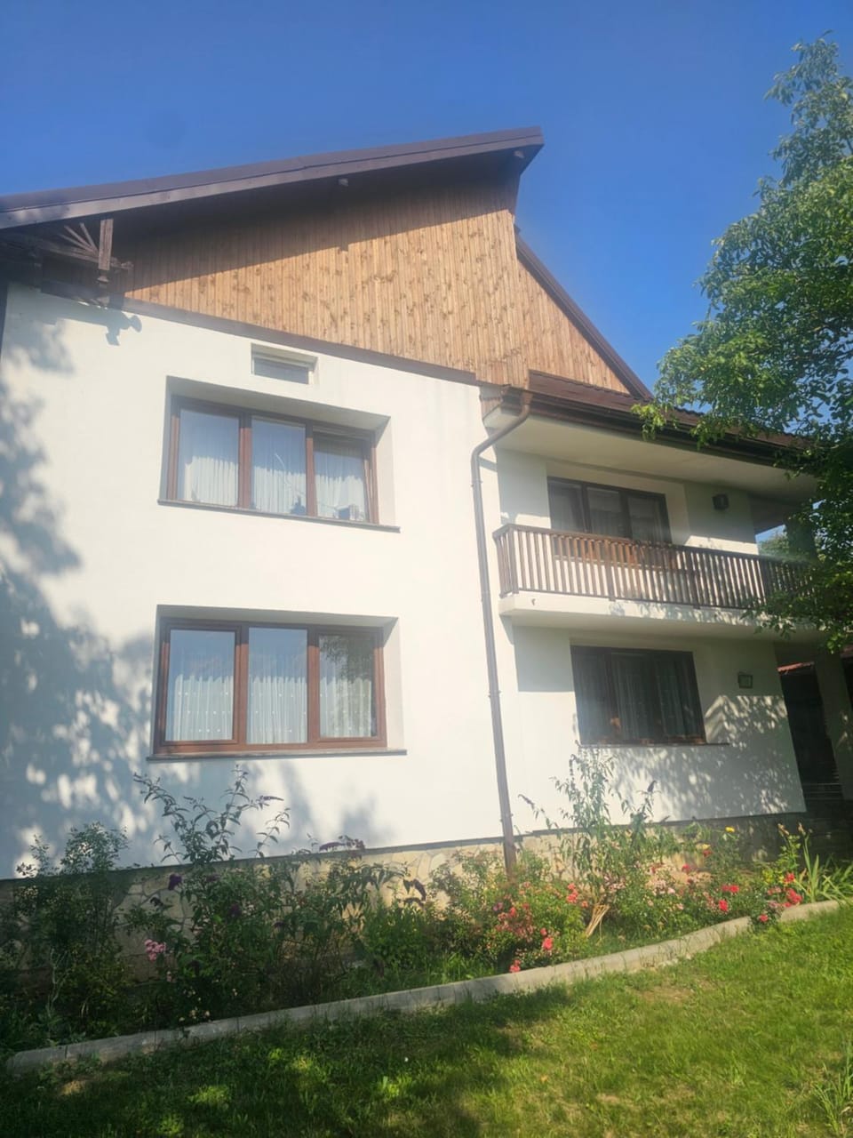 Pensiunea Dealul Leahului Bed and Breakfast in Romania