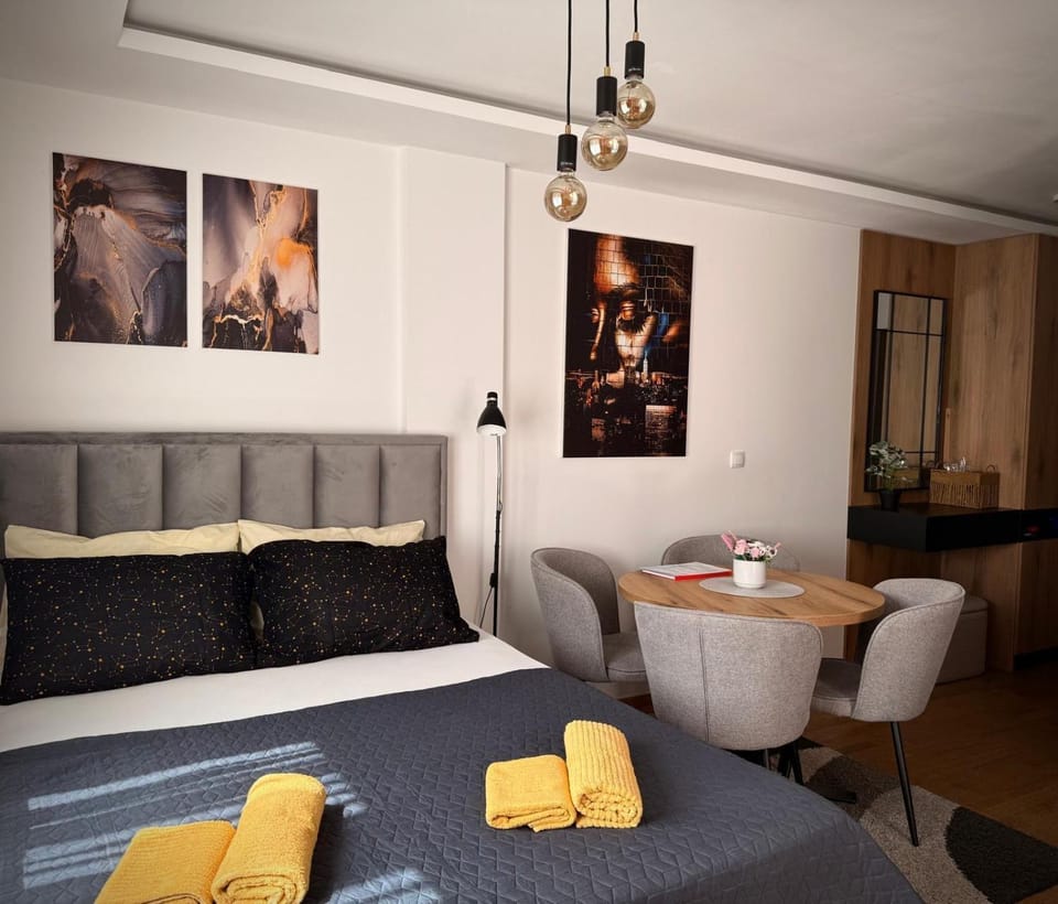 Bed, Living room